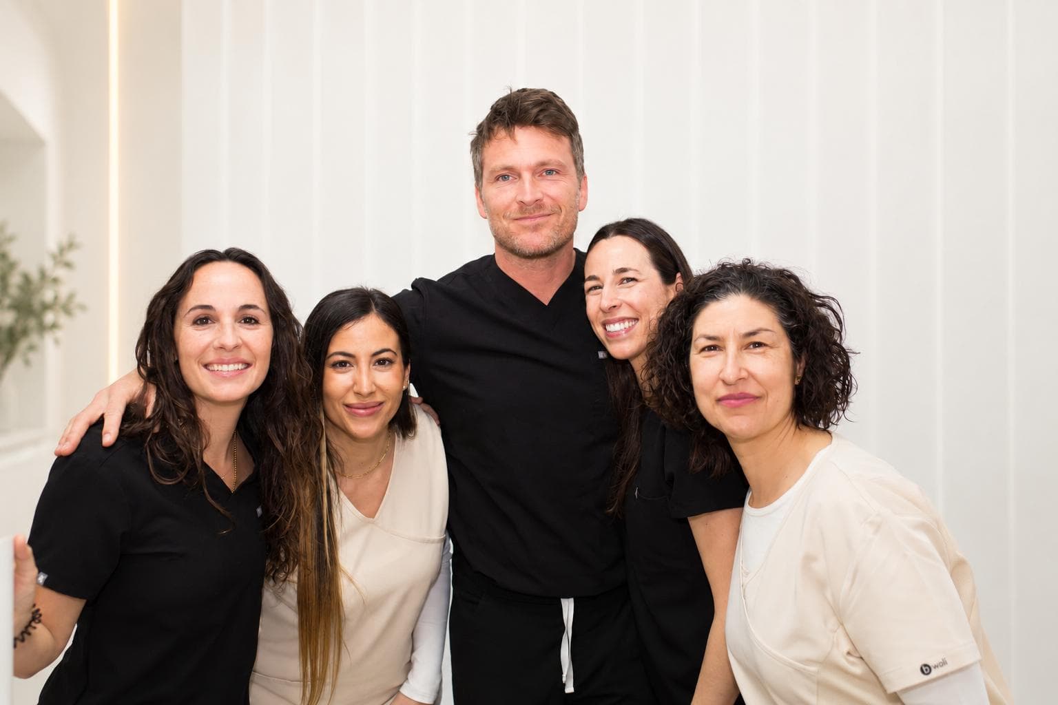 Equipo de odontólogos y profesionales de la Clínica Dental Carbonell García en València